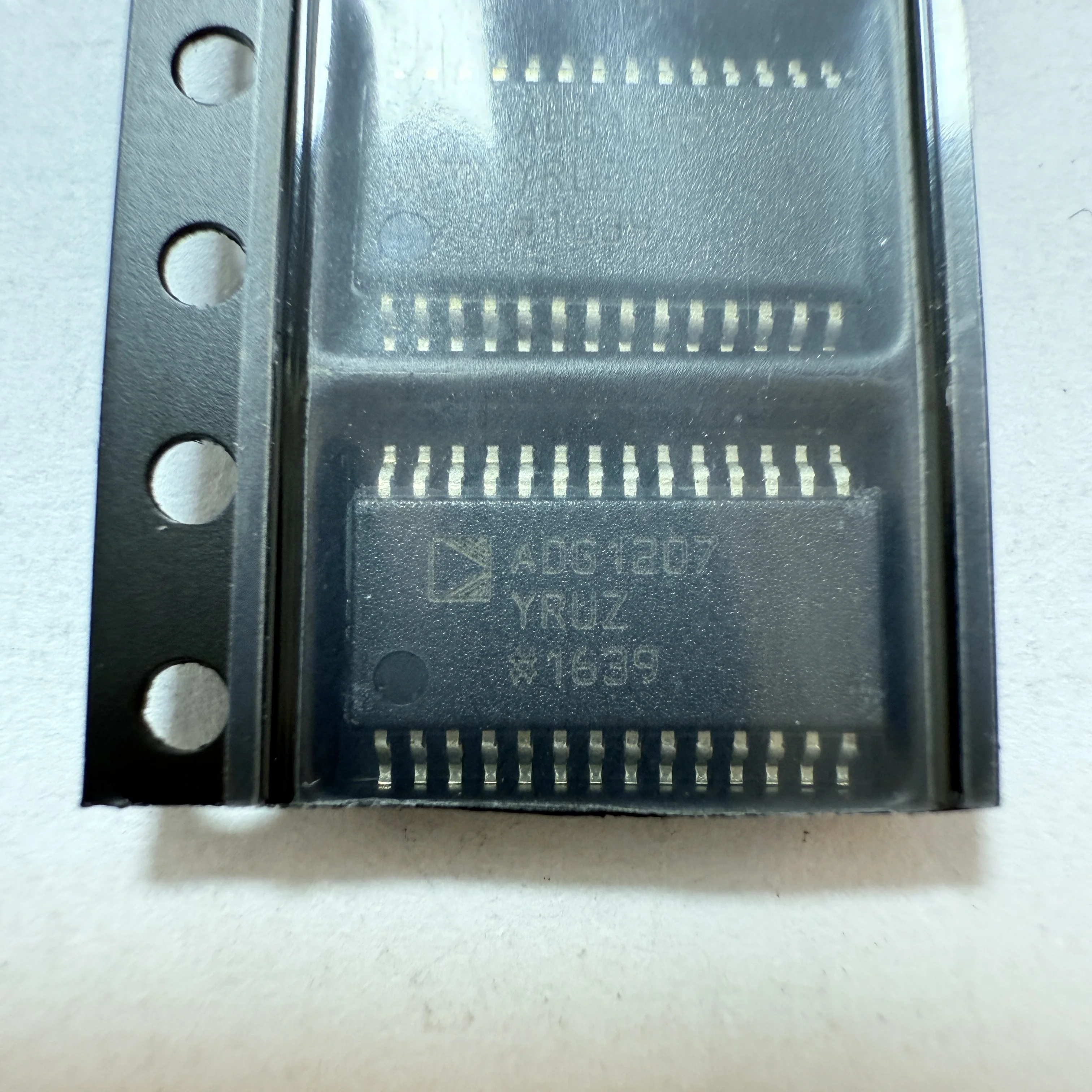 2 шт./лот ADG1207YRUZ (аналоговые переключатели, мультиплексоры)
2 шт./лот ADG1207YRUZ (аналоговые переключатели, мультиплексоры)