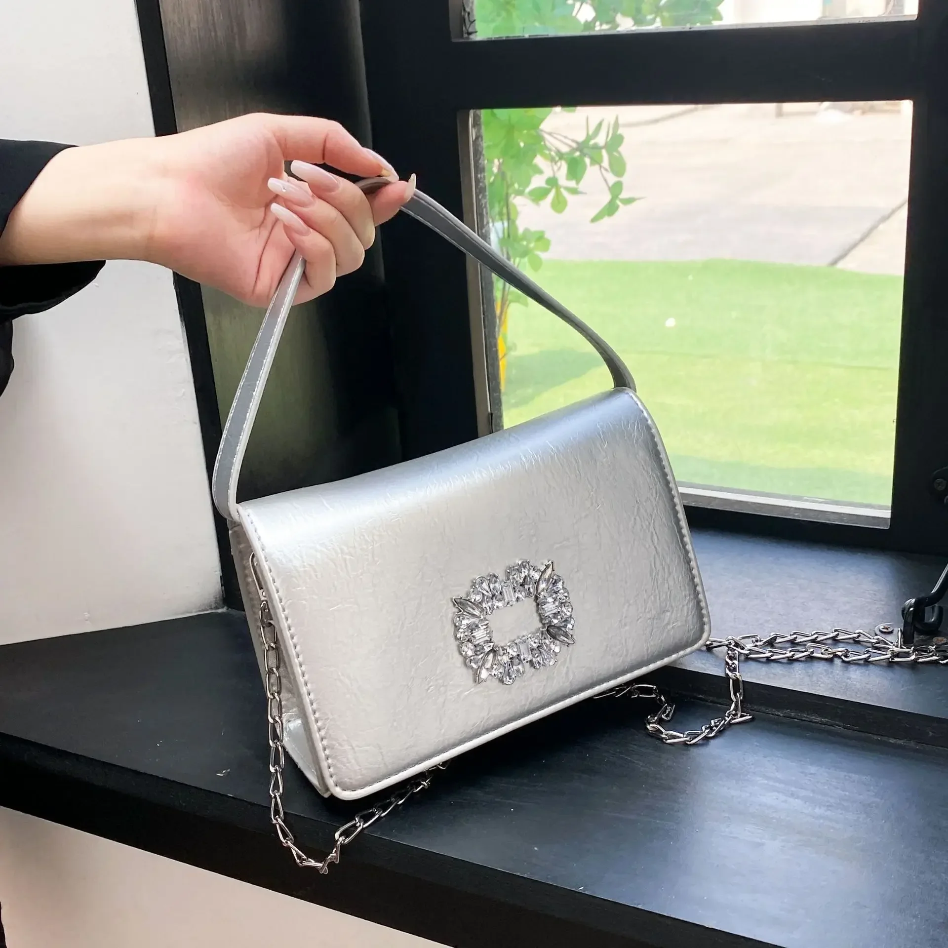 2025 Women's Luxury Niche Square Bag | Genuine Leather Minimalist Design | Adjustable Crossbody/Shoulder Strap
2025 Women's Luxury Niche Square Bag | Genuine Leather Minimalist Design | Adjustable Crossbody/Shoulder Strap
