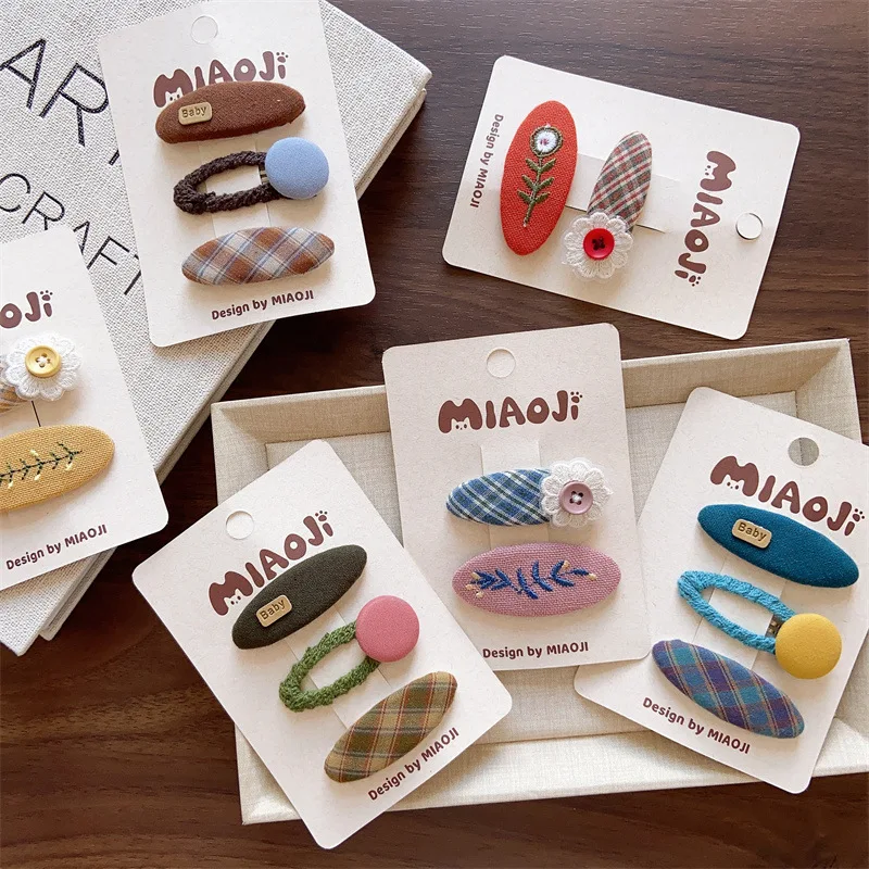 Детские осенне-зимние темные цветные заколки из ткани с цветочной вышивкой BB, милые кружевные заколки для волос в клетку для девочек
Детские осенне-зимние темные цветные заколки из ткани с цветочной вышивкой BB, милые кружевные заколки для волос в клетку для девочек