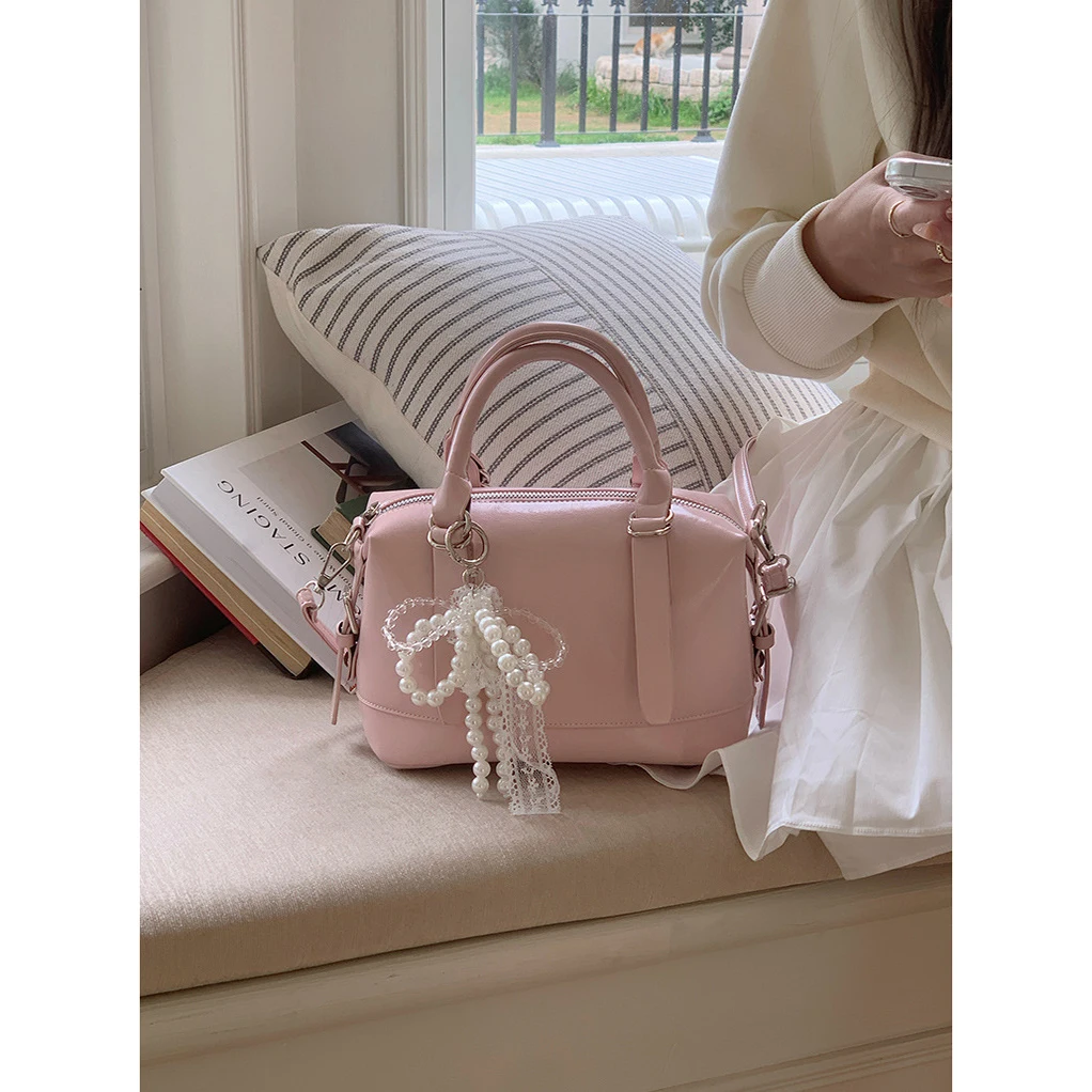 Small PU Leather Shoulder Boston Bags Lady Crossbody Bag with Short Handle for Women 2024 Winter Trend Y2K Handbags and Purses
Small PU Leather Shoulder Boston Bags Lady Crossbody Bag with Short Handle for Women 2024 Winter Trend Y2K Handbags and Purses