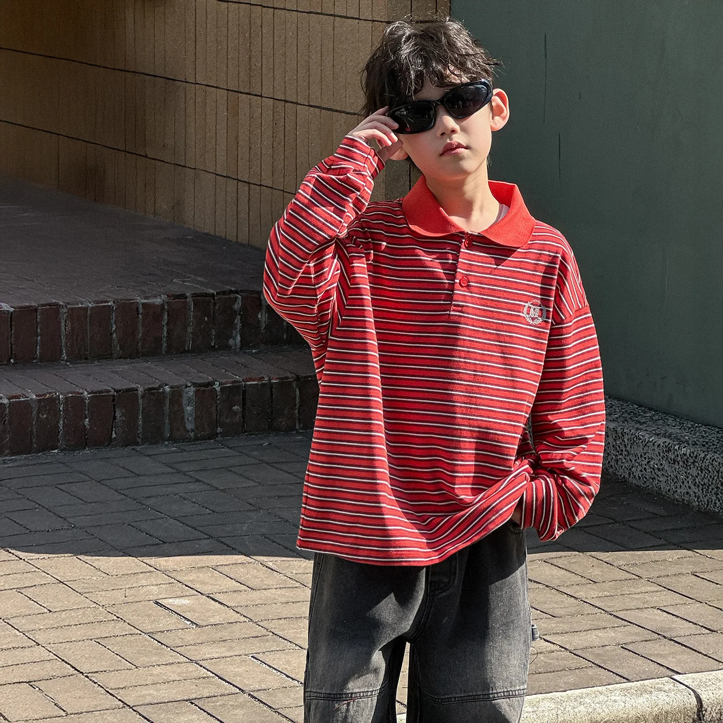 Толстовка с капюшоном для мальчиков, детская весенняя корейская 2026, новая полосатая детская повседневная рубашка с отложным воротником, топ
Толстовка с капюшоном для мальчиков, детская весенняя корейская 2026, новая полосатая детская повседневная рубашка с отложным воротником, топ