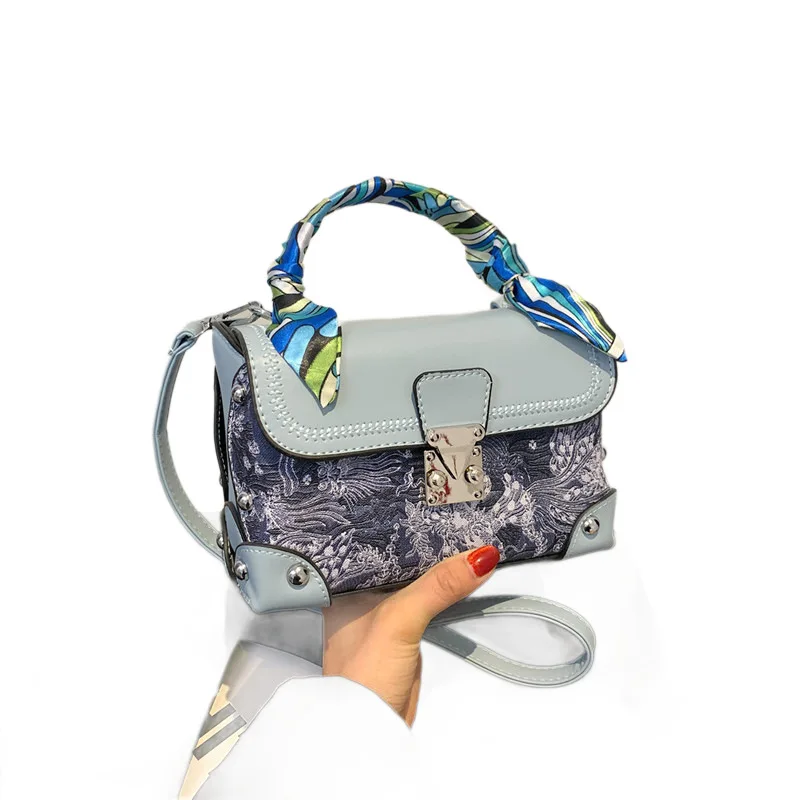 Premium Sense Retro Embroidery Box Bag Women's Cross-border New Temperament Commuter Silk Scarf Handbag Shoulder Messenger Bag
Premium Sense Retro Embroidery Box Bag Women's Cross-border New Temperament Commuter Silk Scarf Handbag Shoulder Messenger Bag