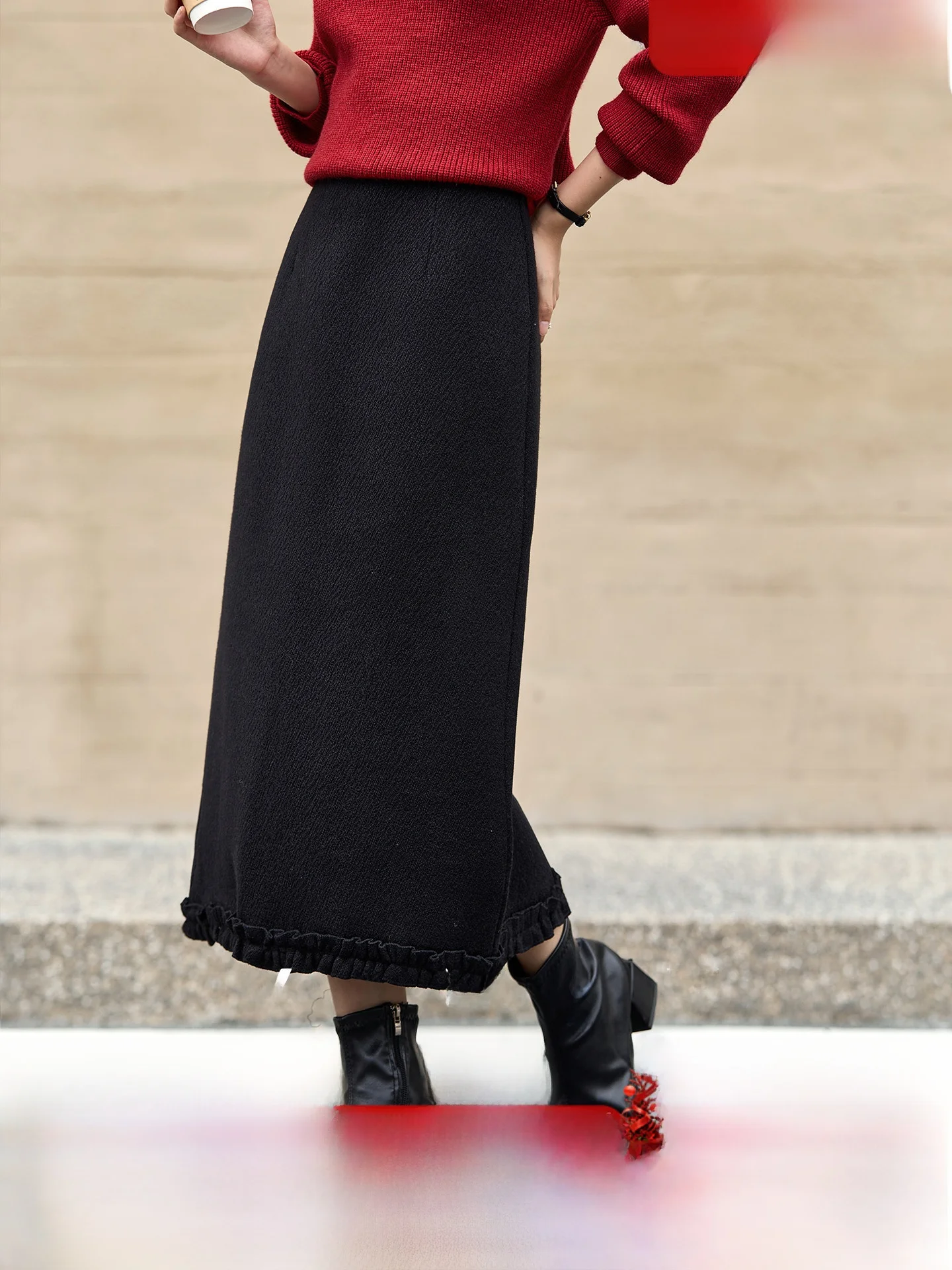 Текстурированная длинная юбка прямого кроя для женщин, повседневная, с завышенной талией, универсальная, с деревянной отделкой.
Текстурированная длинная юбка прямого кроя для женщин, повседневная, с завышенной талией, универсальная, с деревянной отделкой.