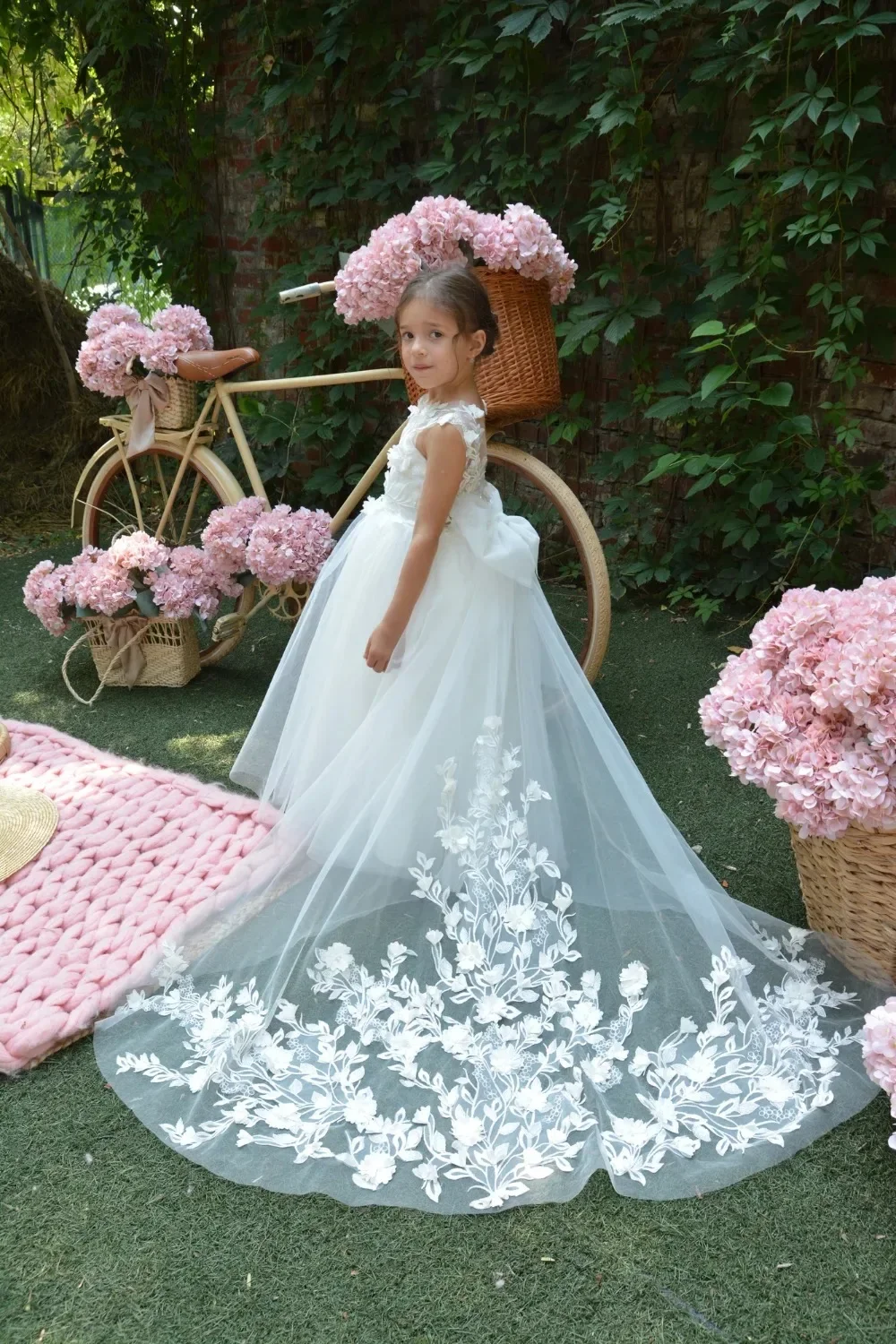 Ivory Flower Girl Dresses for Wedding Lace Floor Length Princess Wedding Party Gowns First Communion Baby Wears Customized
Ivory Flower Girl Dresses for Wedding Lace Floor Length Princess Wedding Party Gowns First Communion Baby Wears Customized