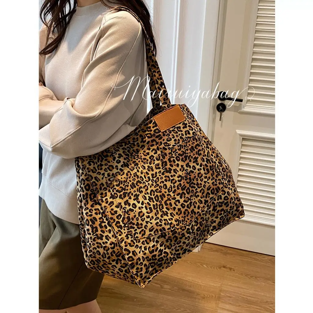 Korean Style Large Capacity Commuting Tote Bags Leopard Print Canvas Shoulder Bags
Korean Style Large Capacity Commuting Tote Bags Leopard Print Canvas Shoulder Bags