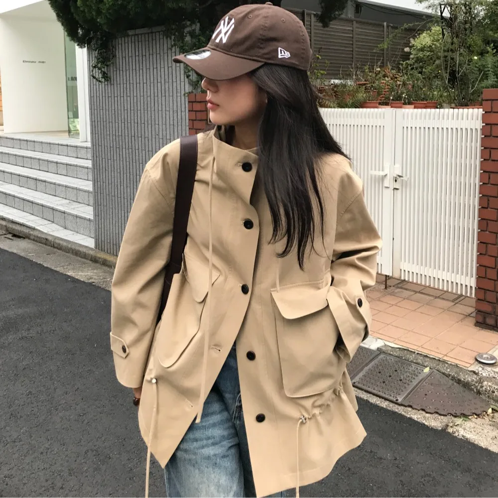 Женское шикарное осеннее пальто с застежкой на талии и большими клетками, универсальный дизайн на одной пуговице, верхняя одежда Long Sve
Женское шикарное осеннее пальто с застежкой на талии и большими клетками, универсальный дизайн на одной пуговице, верхняя одежда Long Sve