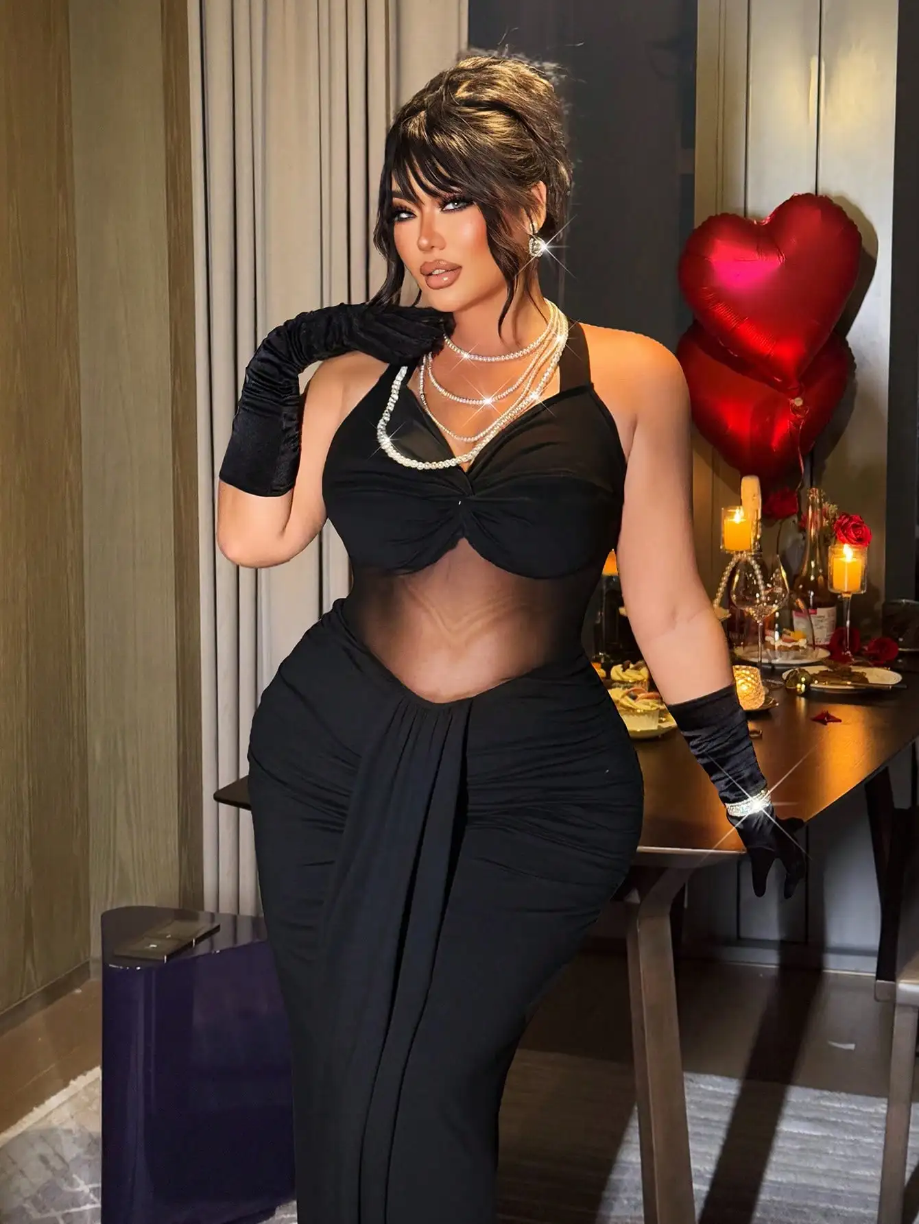 Черное вечернее платье с прозрачными вставками, драпировкой и сетчатой панелью, с вырезом халтер, для Дня святого Валентина
Черное вечернее платье с прозрачными вставками, драпировкой и сетчатой панелью, с вырезом халтер, для Дня святого Валентина