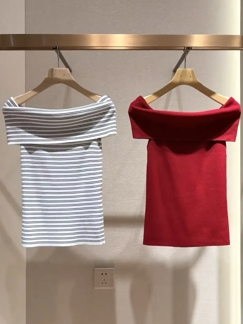 High-End Version Sexy Stripe Knitwear Shoulder Bared Slim Fit Women's Top European Style Spring Summer Fashion Elegant
High-End Version Sexy Stripe Knitwear Shoulder Bared Slim Fit Women's Top European Style Spring Summer Fashion Elegant