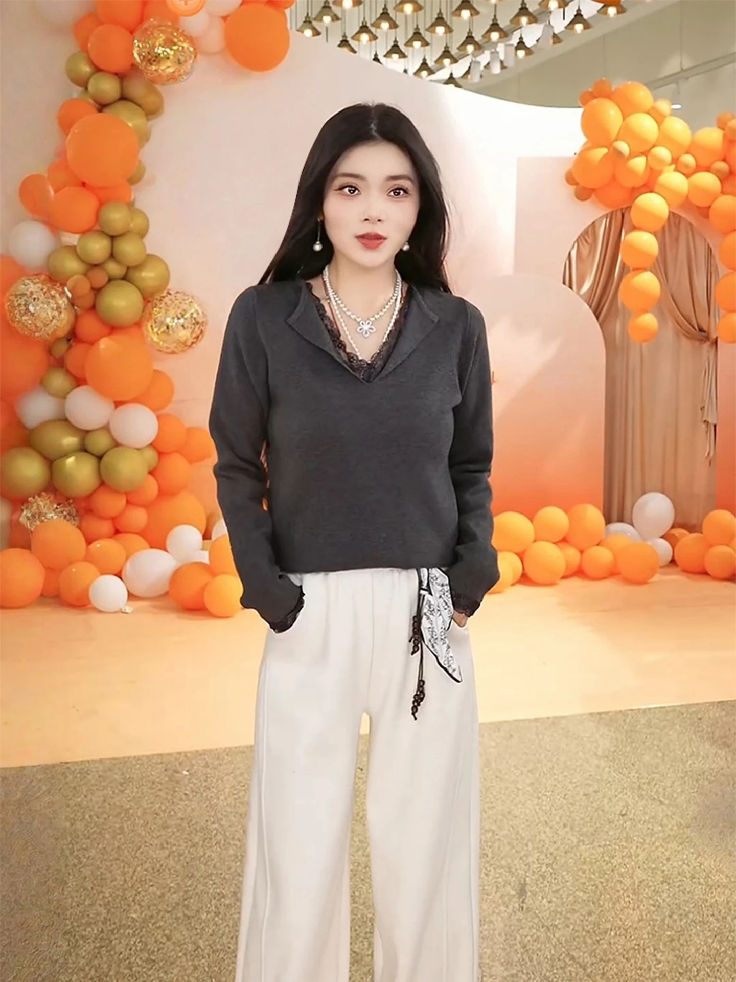 eila 2025 Autumn Winter Deep V-ne Lace Trim Slim Fit Base Layer Knitted Top Women Casual Sle Long Sve Mid-length
eila 2025 Autumn Winter Deep V-ne Lace Trim Slim Fit Base Layer Knitted Top Women Casual Sle Long Sve Mid-length