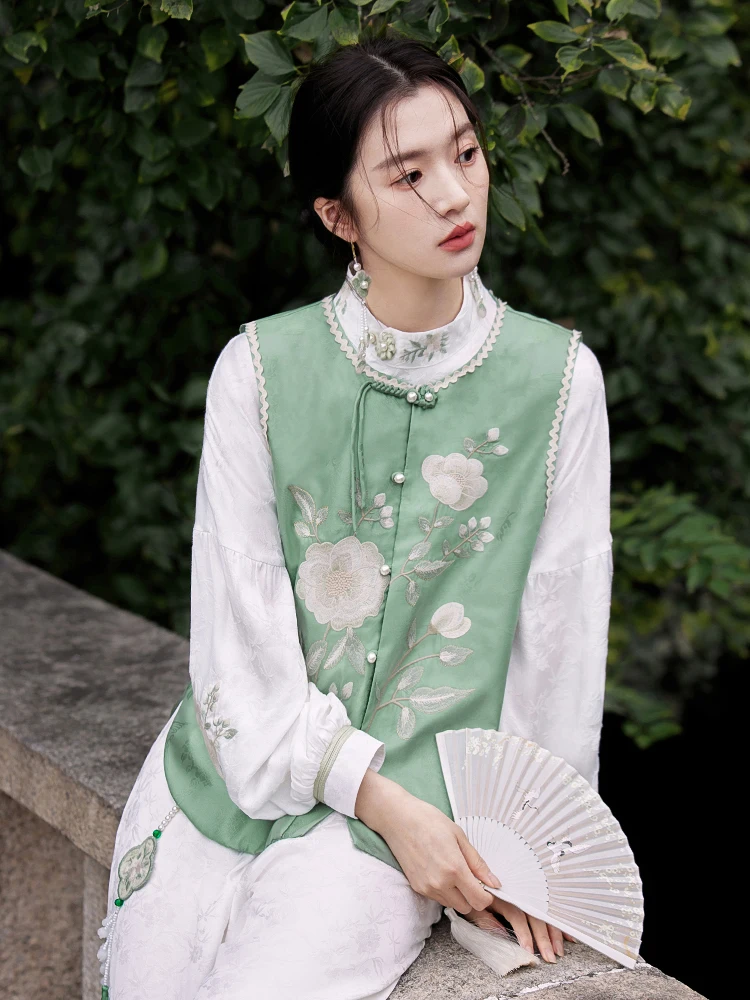 New Chinese Style Embroidered Women's Vest One Roll of Poem Original National Trend Spring Fashion Outerwear round Neck
New Chinese Style Embroidered Women's Vest One Roll of Poem Original National Trend Spring Fashion Outerwear round Neck