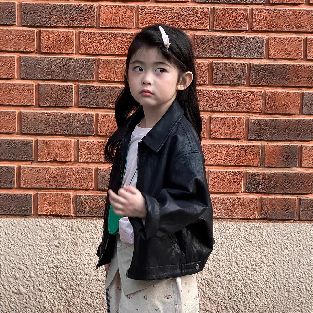 2025 Autumn New Children Long Sleeve Pu Leather Coat Fashion Girls Leather Jacket Solid Boys Lapel Zipper Jacket Kids Clothes
2025 Autumn New Children Long Sleeve Pu Leather Coat Fashion Girls Leather Jacket Solid Boys Lapel Zipper Jacket Kids Clothes