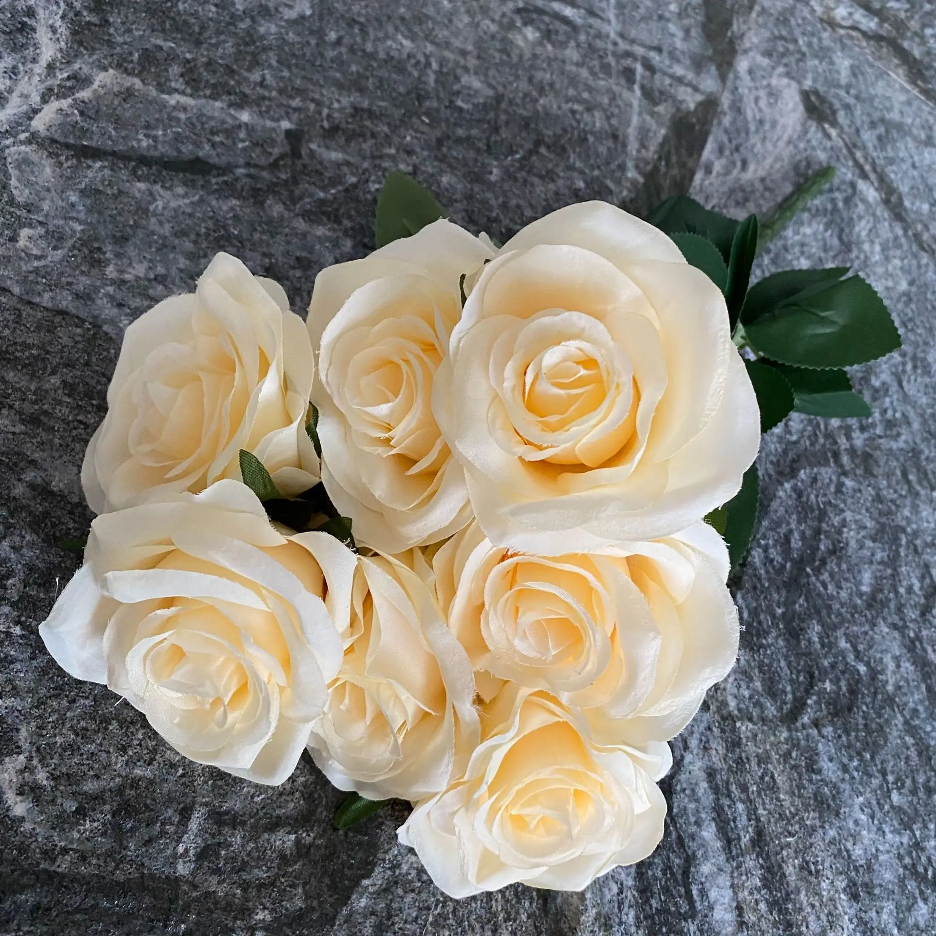 Artificial 7-head Corner Rose Bouquet Wedding Decoration Plant Wall Simulated Rose Bouquet Home Decoration Accessories
Artificial 7-head Corner Rose Bouquet Wedding Decoration Plant Wall Simulated Rose Bouquet Home Decoration Accessories