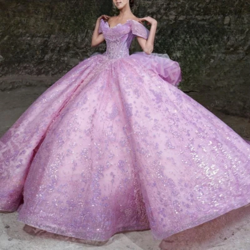 Сиреневое блестящее платье Quinceanera, бальное платье с открытыми плечами, аппликация с блестками, бантом и бусинами, тюлевое платье для вечеринки, дня рождения, Sweet 16, Vestidos 15 De
Сиреневое блестящее платье Quinceanera, бальное платье с открытыми плечами, аппликация с блестками, бантом и бусинами, тюлевое платье для вечеринки, дня рождения, Sweet 16, Vestidos 15 De