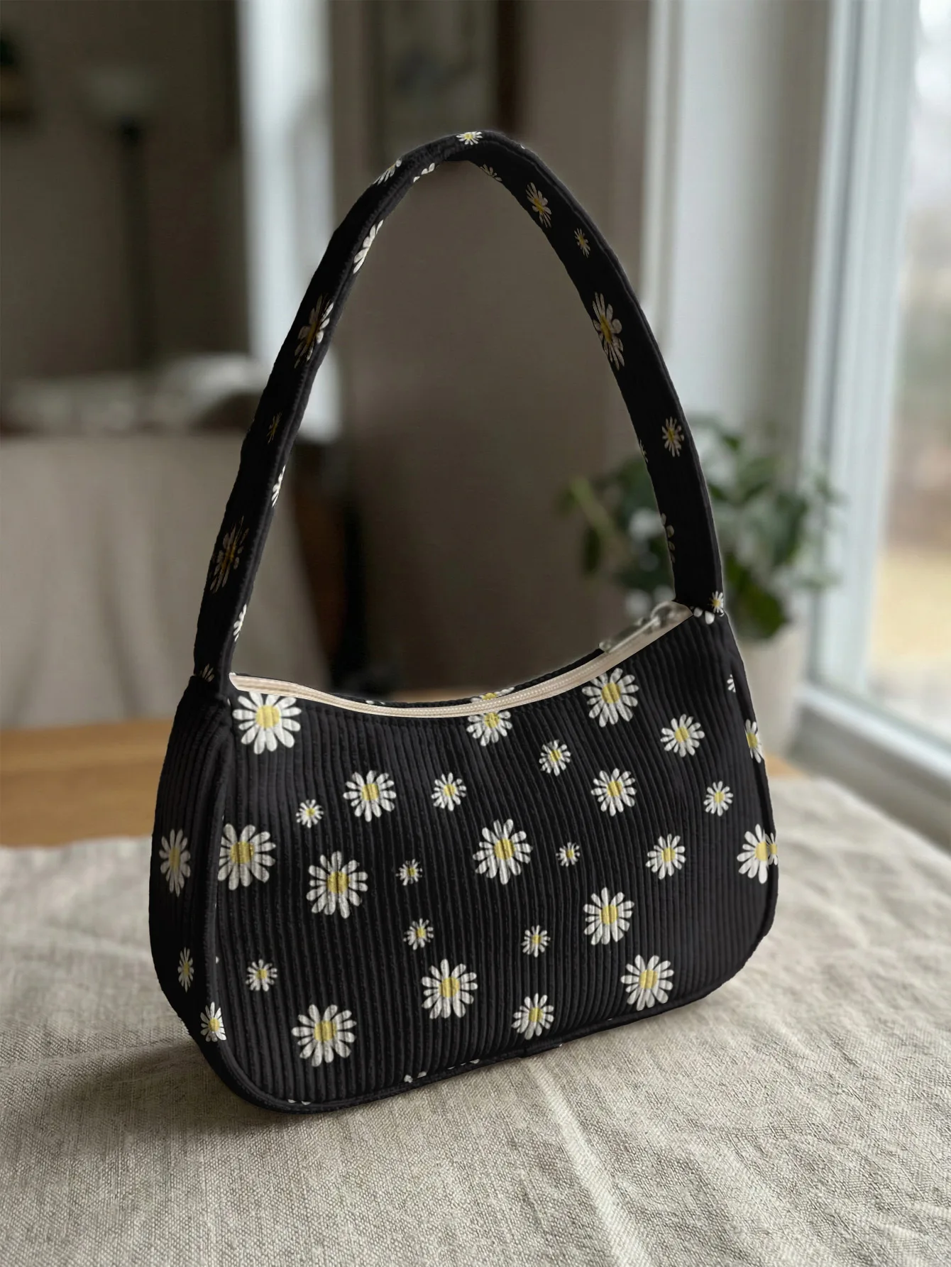 Trendy Daisy Print Shoulder Bag, Corduroy Underarm Bag for Daily Casual Use
Trendy Daisy Print Shoulder Bag, Corduroy Underarm Bag for Daily Casual Use