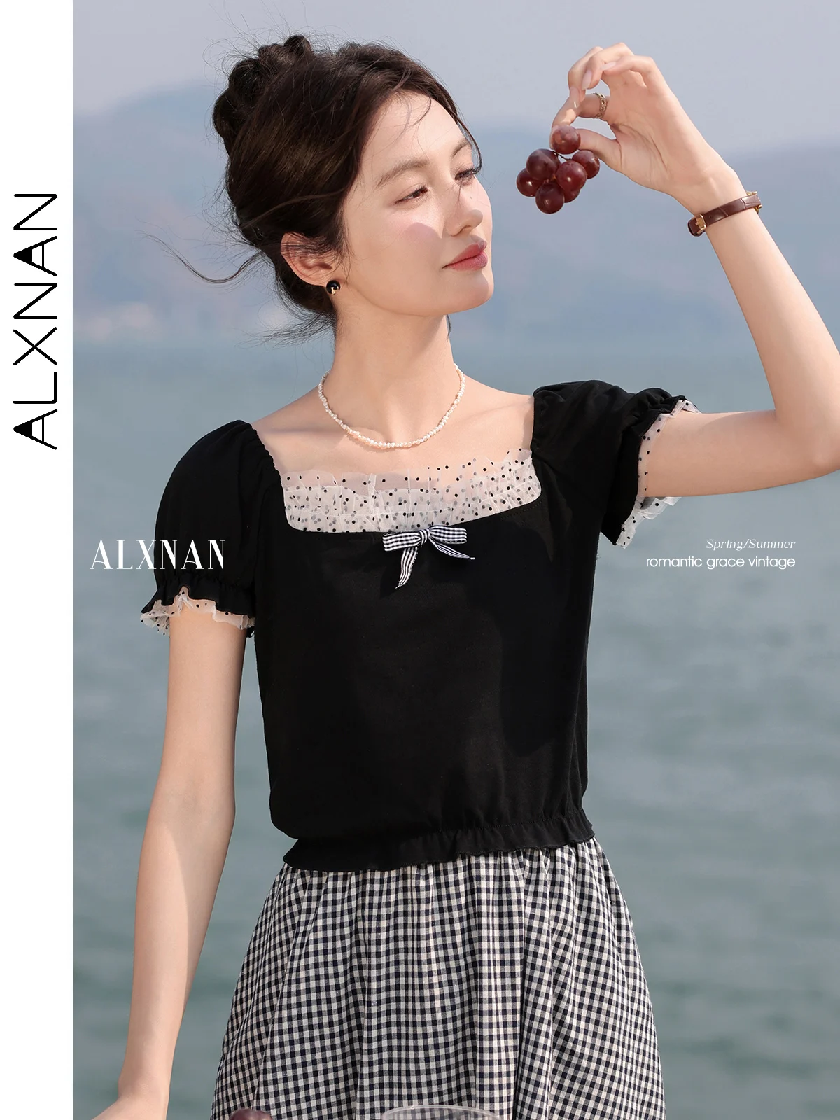 ALXNAN Women's Black T-shirt Elegant Square Neck Lace Patchwork Puff Sleeves T-shirt 2025 Summer Casual Short Sleeve Tops L55580
ALXNAN Women's Black T-shirt Elegant Square Neck Lace Patchwork Puff Sleeves T-shirt 2025 Summer Casual Short Sleeve Tops L55580