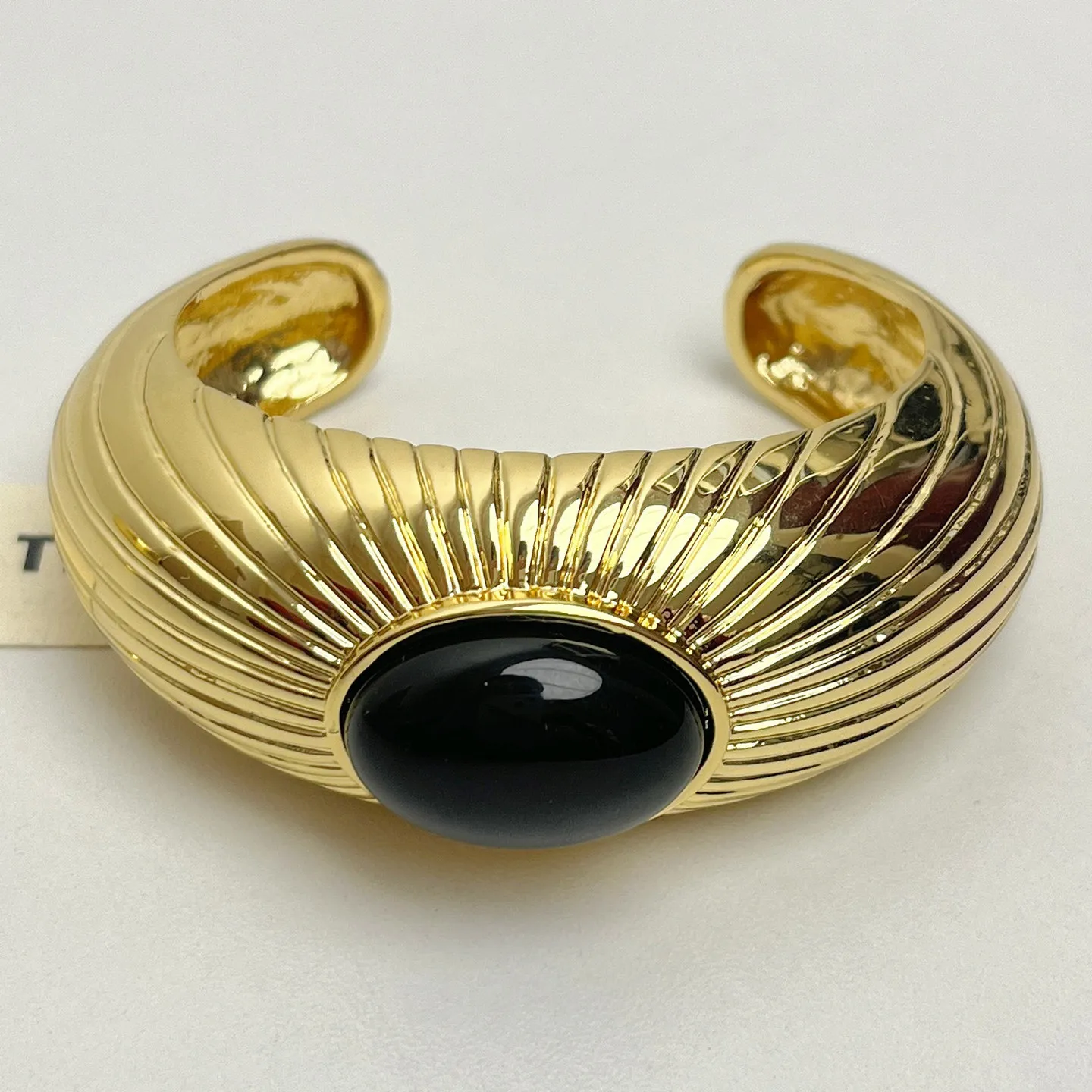 fashion vintage metal bangle for women gold silver color
fashion vintage metal bangle for women gold silver color