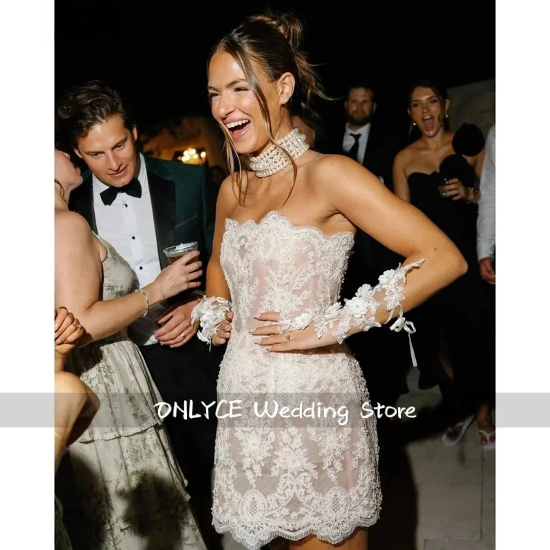 Customized White Pearls Strapless Prom Dress Backless Sleeveless vestidos de noche Lace A-line Flowers Formal Evening
Customized White Pearls Strapless Prom Dress Backless Sleeveless vestidos de noche Lace A-line Flowers Formal Evening