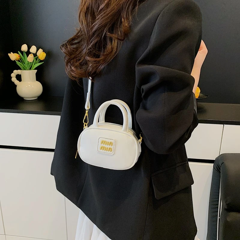 Premium Luxury Vintage Leather Handbag For Casual Women Leisure With Solid Color And Large Capacity
Premium Luxury Vintage Leather Handbag For Casual Women Leisure With Solid Color And Large Capacity