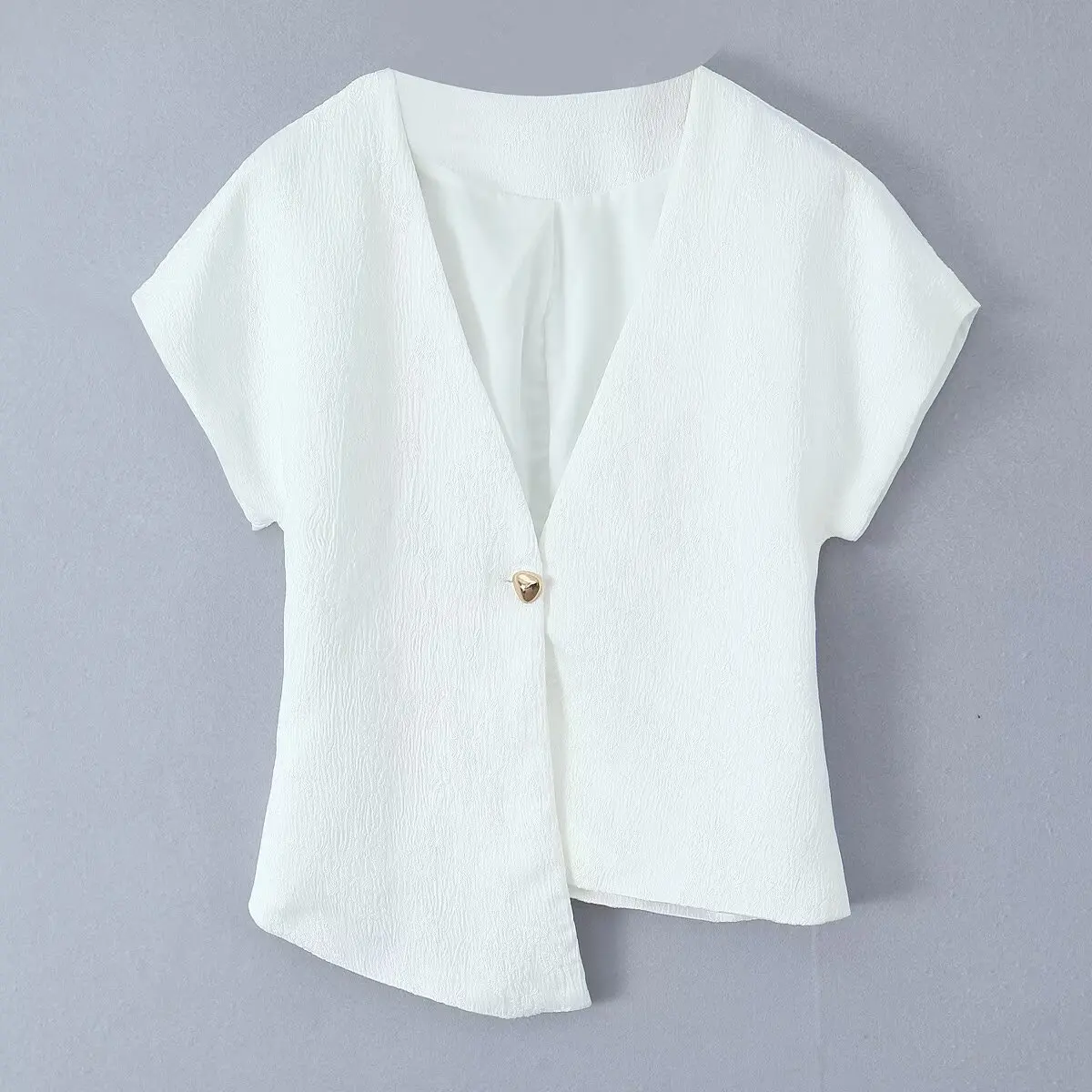 PB&ZA Women's Short - sleeved V - neck Single - buttoned Top with Textured Fabric for a Chic and Effortless Look
PB&ZA Women's Short - sleeved V - neck Single - buttoned Top with Textured Fabric for a Chic and Effortless Look