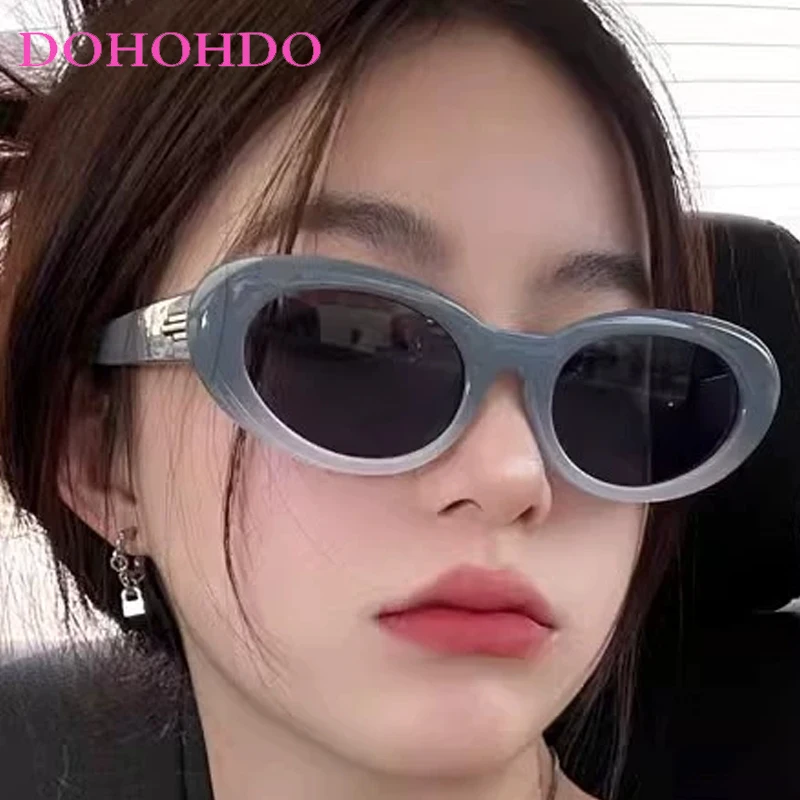 Vintage Trendy Y2K Oval Women Sunglasses Retro Brand Designer Unisex Eyewear Driving Summer Traveling Sun Glasses Ladies UV400
Vintage Trendy Y2K Oval Women Sunglasses Retro Brand Designer Unisex Eyewear Driving Summer Traveling Sun Glasses Ladies UV400