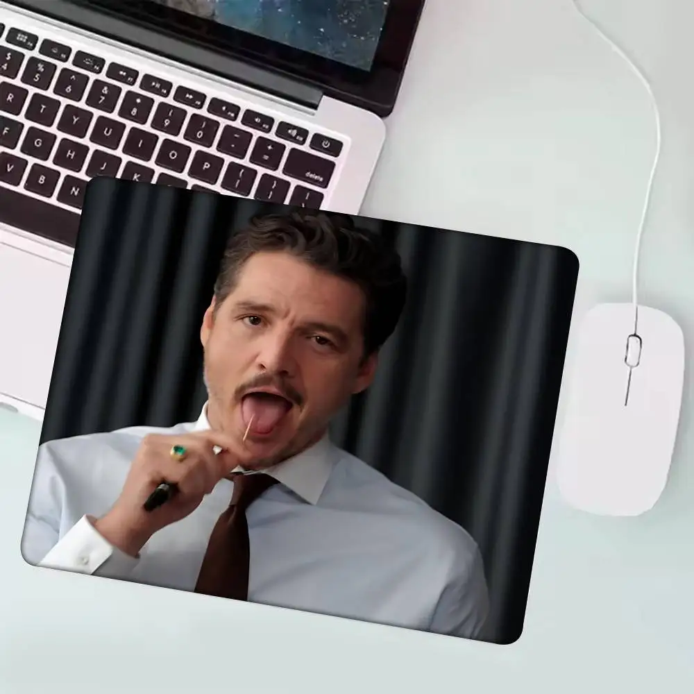1pc Funny Movie Figure Pedro Pascal Small Mousepad Keyboard Pad Laptop Cushion Non-slip Deskpad
1pc Funny Movie Figure Pedro Pascal Small Mousepad Keyboard Pad Laptop Cushion Non-slip Deskpad