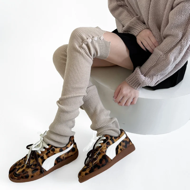 Autumn Winter Gray Leg Warmers Knee Pads High Tube Design Sense Cream White Button Long Tube Socks Stacked Over-the-Knee Socks
Autumn Winter Gray Leg Warmers Knee Pads High Tube Design Sense Cream White Button Long Tube Socks Stacked Over-the-Knee Socks