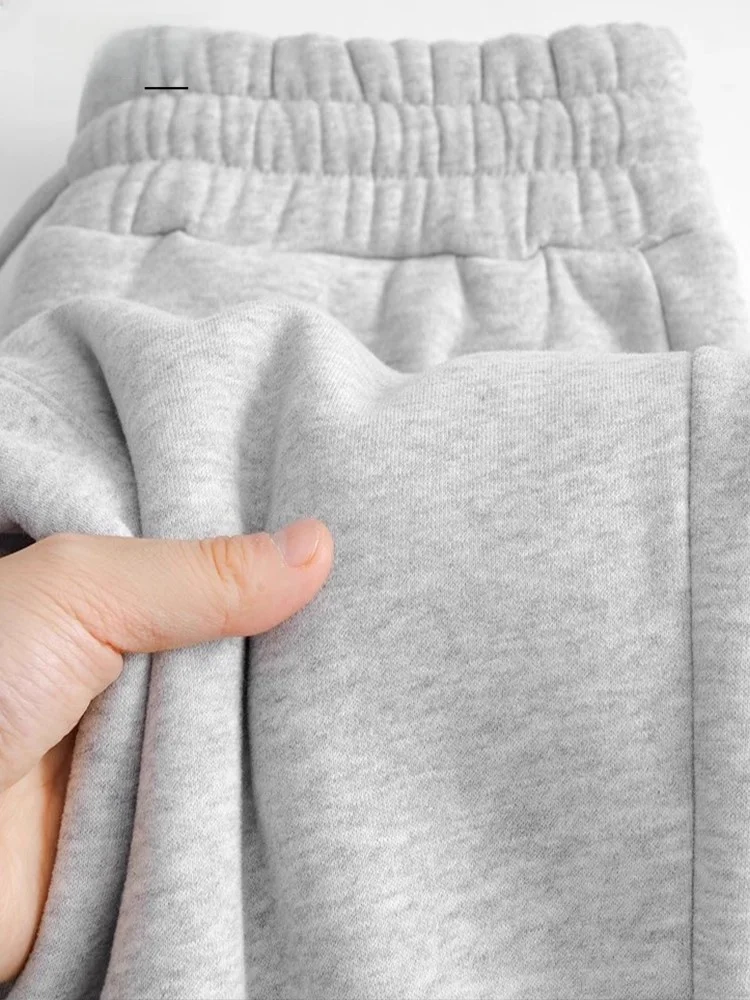 High-End Fleece Lined Thick Men's Sweatpants Casual Loose Cuffed Sports Pants Winter Fashion Urban Style Low Elasticity Wear ...
High-End Fleece Lined Thick Men's Sweatpants Casual Loose Cuffed Sports Pants Winter Fashion Urban Style Low Elasticity Wear ...