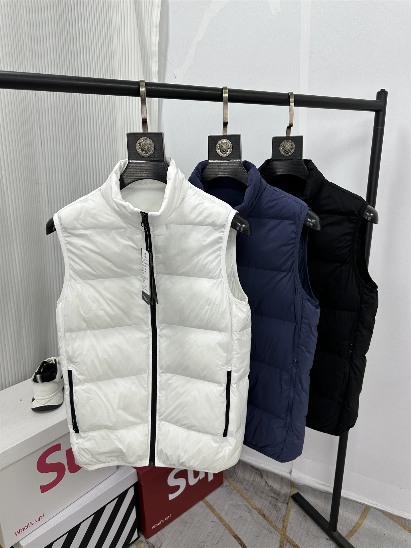 Модный легкий теплый хлопковый жилет для активного отдыха, повседневный, для походов, с наплечными подушками, мужской, приталенный, на молнии
Модный легкий теплый хлопковый жилет для активного отдыха, повседневный, для походов, с наплечными подушками, мужской, приталенный, на молнии