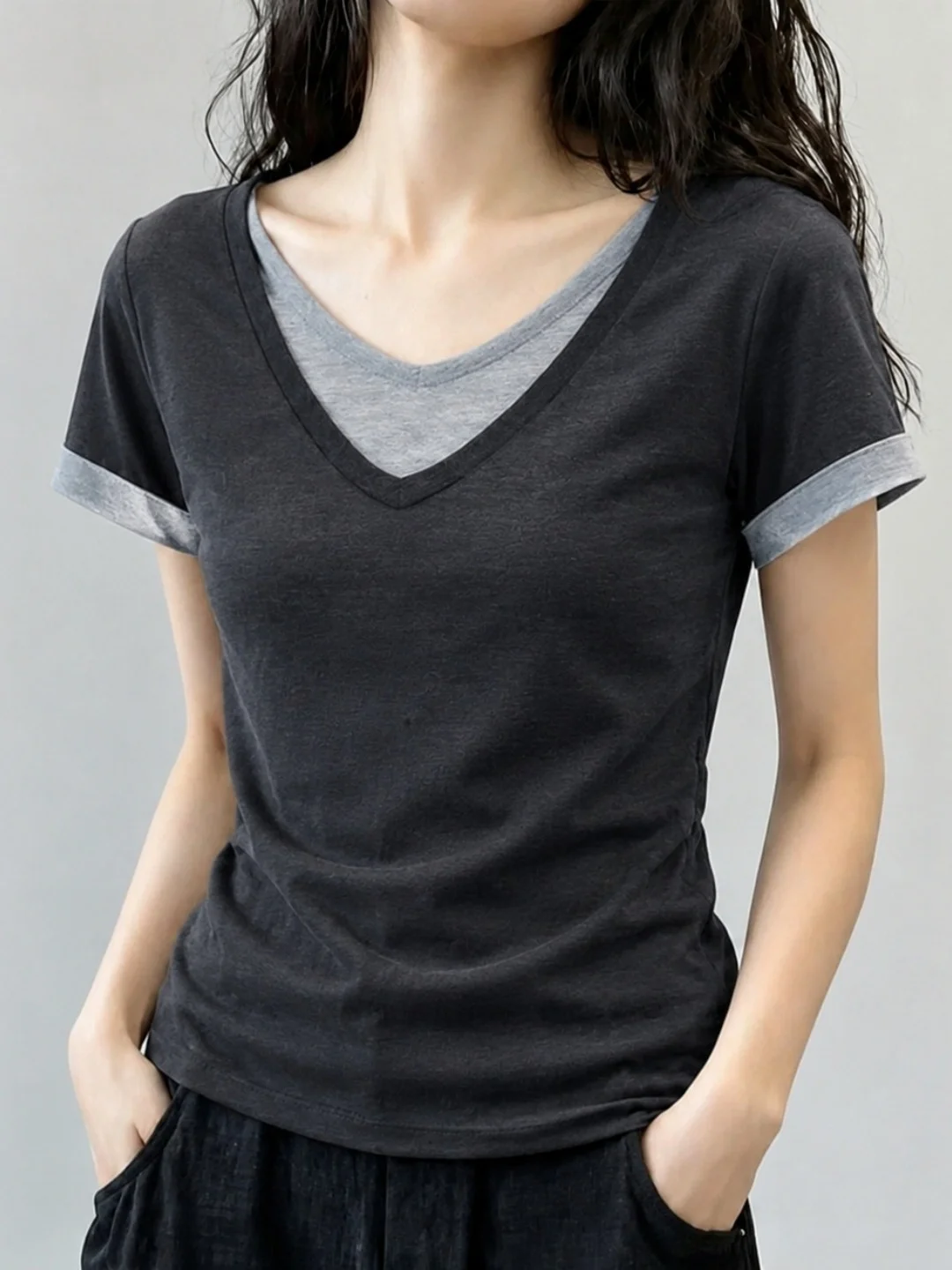 Korean Style V-Neck Fake Two-Piece Short Sleeve T-Shirt Women's Slimming Design Summer Fashion Top Color Block Commute Silk
Korean Style V-Neck Fake Two-Piece Short Sleeve T-Shirt Women's Slimming Design Summer Fashion Top Color Block Commute Silk