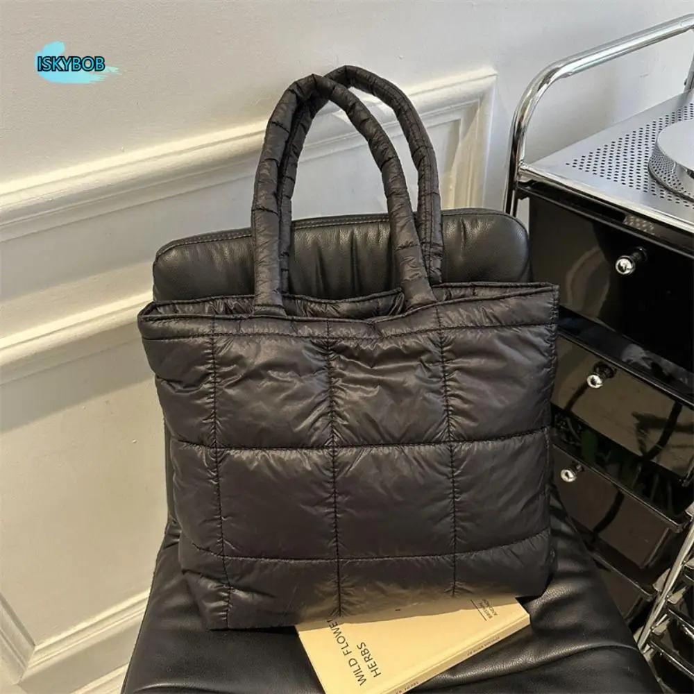 Простая нейлоновая космическая хлопковая сумка с мягкой подкладкой, большая вместительная сумка-тоут с облаком, однотонная пышная женская сумка на плечо
Простая нейлоновая космическая хлопковая сумка с мягкой подкладкой, большая вместительная сумка-тоут с облаком, однотонная пышная женская сумка на плечо