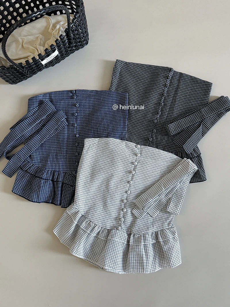 Wedbleser 2025 Summer New Korean Style Atmosphere Checkered Sweet Girl Strap Vest Women Strapless Lotus Leaf Skirt Top
Wedbleser 2025 Summer New Korean Style Atmosphere Checkered Sweet Girl Strap Vest Women Strapless Lotus Leaf Skirt Top