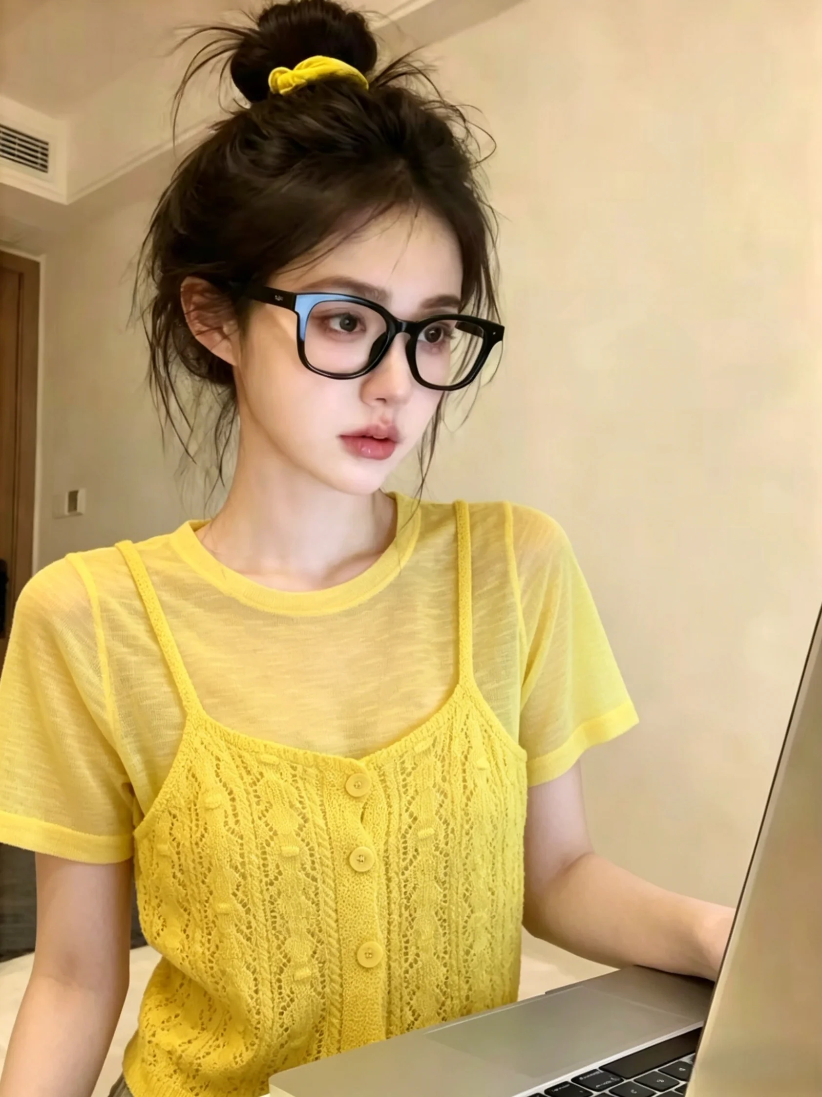 Yellow Hollow out Knitted Small Strap Vest Women's Summer New Inner Short Sleeve T-Shirt Two Piece Set Korean Style Straight Cut
Yellow Hollow out Knitted Small Strap Vest Women's Summer New Inner Short Sleeve T-Shirt Two Piece Set Korean Style Straight Cut