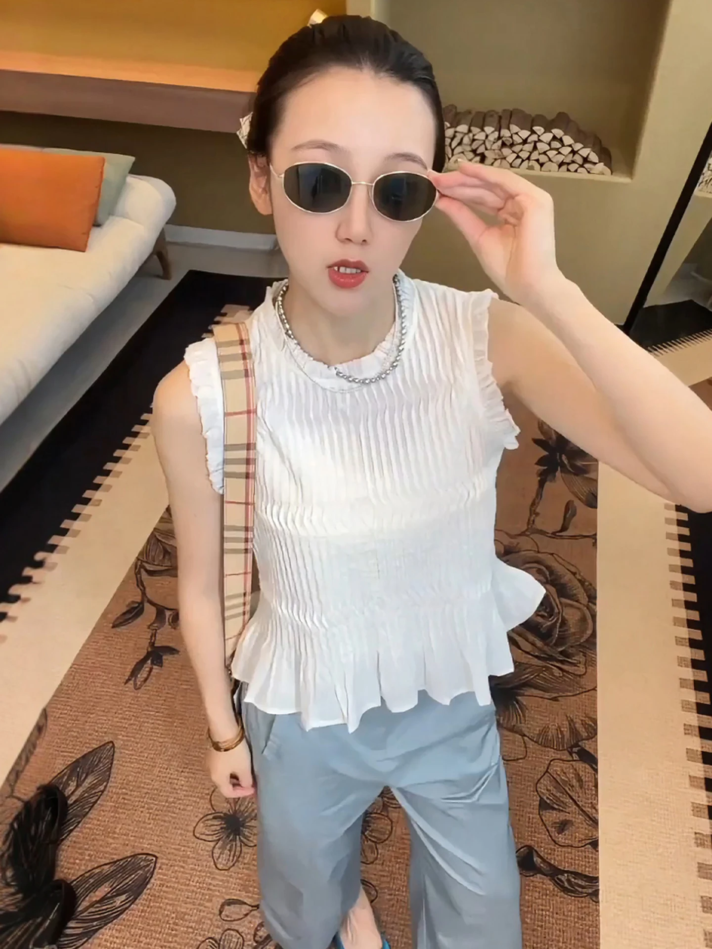 Summer Unique Beautiful Svel Doll irt Women's Faion Trend Wood ain round Ne Thin Material Color Top
Summer Unique Beautiful Svel Doll irt Women's Faion Trend Wood ain round Ne Thin Material Color Top