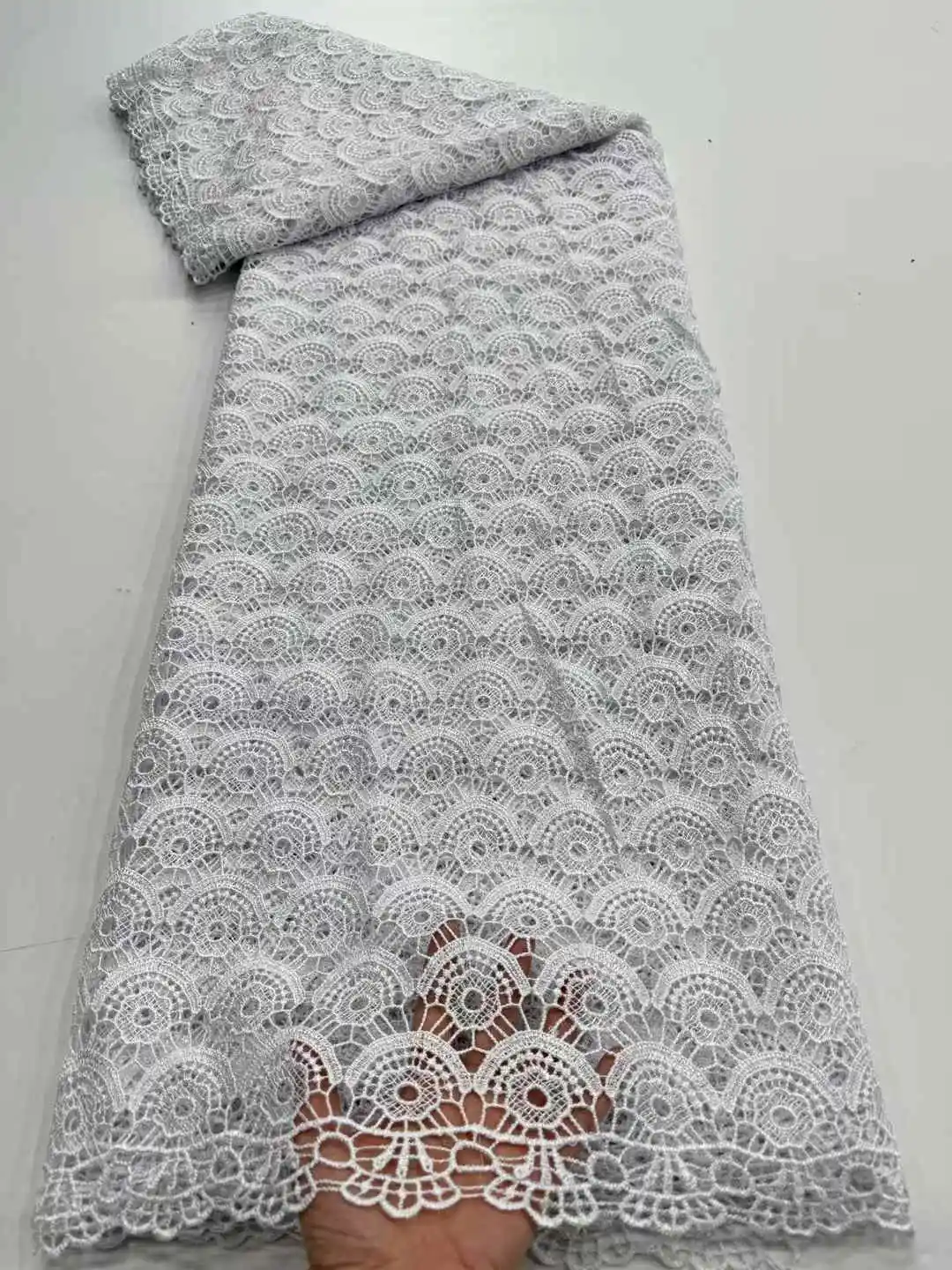 Pure White Nigerian Guipure Lace Fabric 2025 High Quality Water Soluble African Sequin Cord Lace Fabric for Party Dress Sew
Pure White Nigerian Guipure Lace Fabric 2025 High Quality Water Soluble African Sequin Cord Lace Fabric for Party Dress Sew