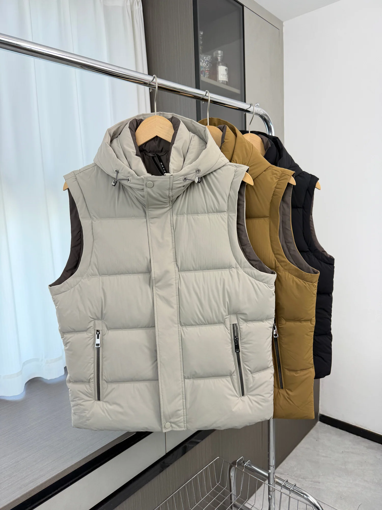 Lightweight Men's down Vest Outdoor Casual Windproof Warm Hooded Fashion Urban Style Straight Cut Thickened Body Heat
Lightweight Men's down Vest Outdoor Casual Windproof Warm Hooded Fashion Urban Style Straight Cut Thickened Body Heat