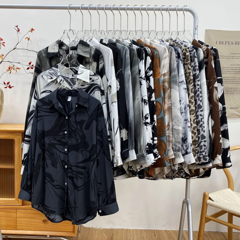 Casual Female Shirt Loose Printing Single-Breasted Long-Sleeved Ladies Blouses Autumn Temperament Outer Tops Shirts
Casual Female Shirt Loose Printing Single-Breasted Long-Sleeved Ladies Blouses Autumn Temperament Outer Tops Shirts