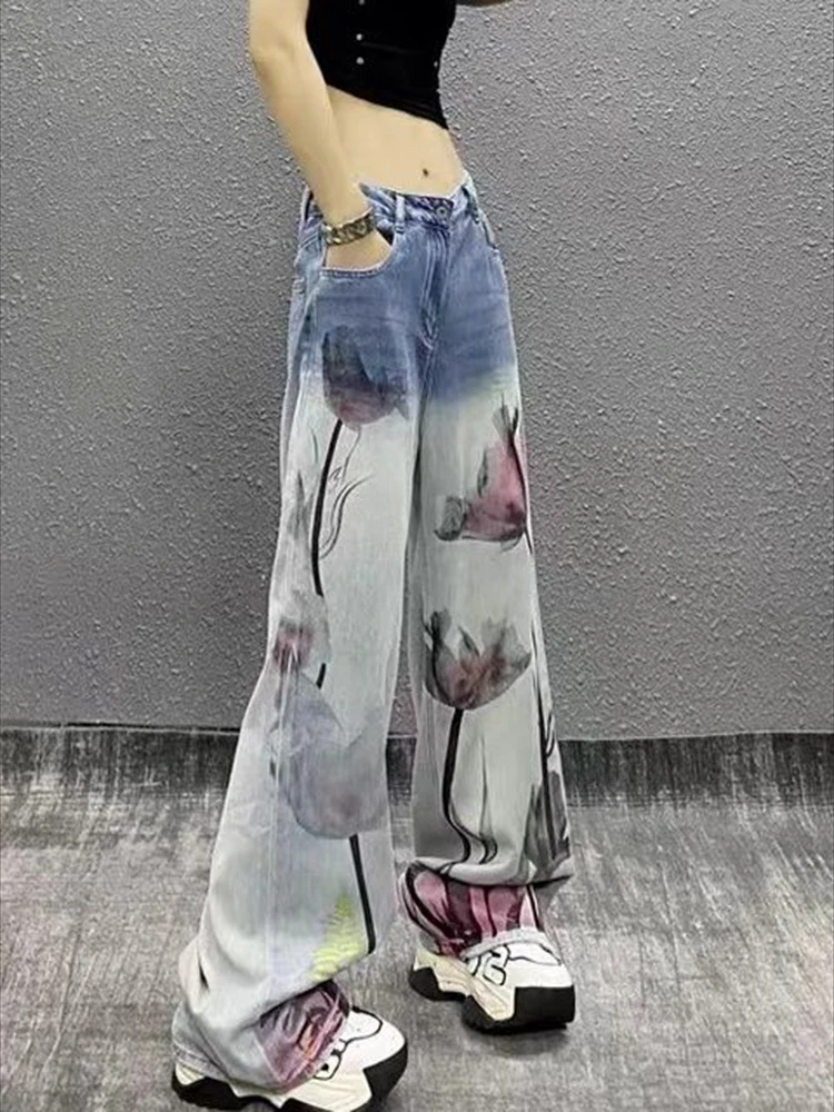 Осень 202, новые потертые широкие джинсы в стиле ретро с высокой талией и градиентными чернилами, свободные облегающие джинсовые брюки с цветочным принтом 
Осень 202, новые потертые широкие джинсы в стиле ретро с высокой талией и градиентными чернилами, свободные облегающие джинсовые брюки с цветочным принтом