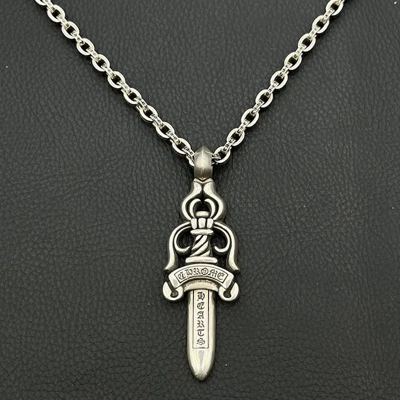 Ожерелье из стерлингового серебра 925 пробы премиум-класса в стиле ретро, ниша, панк, хип-хоп, цепочка с алфавитом, индивидуальный кулон, классический
Ожерелье из стерлингового серебра 925 пробы премиум-класса в стиле ретро, ниша, панк, хип-хоп, цепочка с алфавитом, индивидуальный кулон, классический