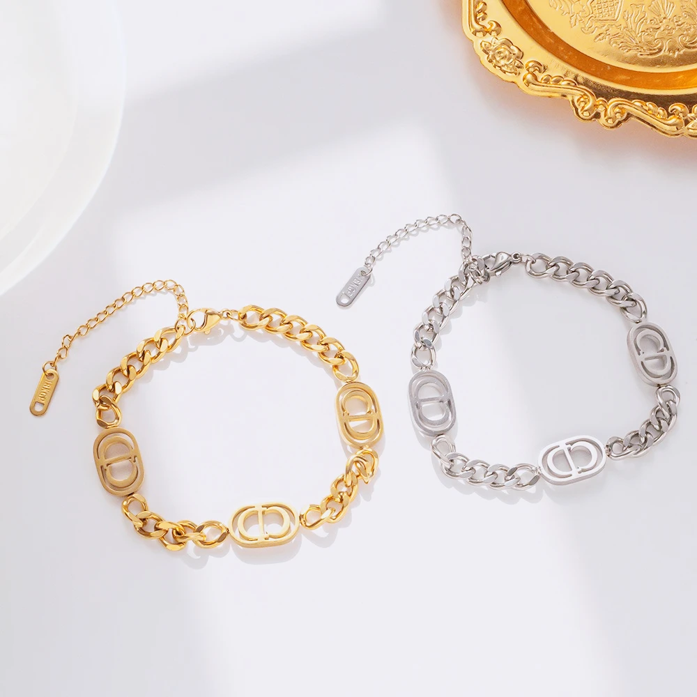 European and American Hip-hop, Simple Cuban Chain Letter Bracelet, Fashionable and Retro Tank Chain for Women
European and American Hip-hop, Simple Cuban Chain Letter Bracelet, Fashionable and Retro Tank Chain for Women