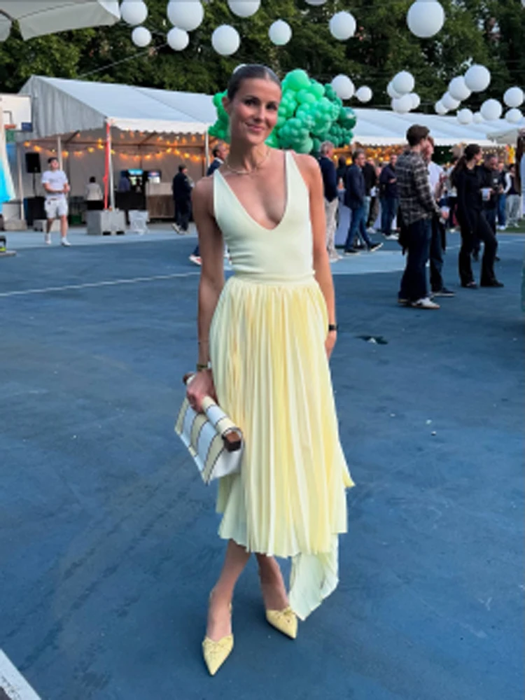 Yellow V-neck Pleated Dress Women's Elegant Solid Sleeveless Slim Sling Long Dresses 2026 Lady New Style Vacation Party Robes
Yellow V-neck Pleated Dress Women's Elegant Solid Sleeveless Slim Sling Long Dresses 2026 Lady New Style Vacation Party Robes