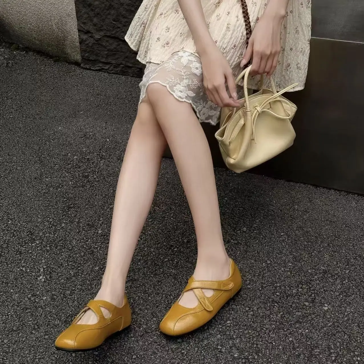 By Mary Jane Comfort Ballet Women Flats 2026 Fashion with Soft Bottom Lady Leather Shoes Summer Outwear
By Mary Jane Comfort Ballet Women Flats 2026 Fashion with Soft Bottom Lady Leather Shoes Summer Outwear