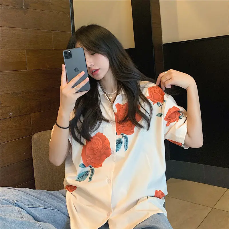 Retro Flower Short-sleeved Shirt for Women in Summer Design Niche New Korean Version Loose and Versatile
Retro Flower Short-sleeved Shirt for Women in Summer Design Niche New Korean Version Loose and Versatile