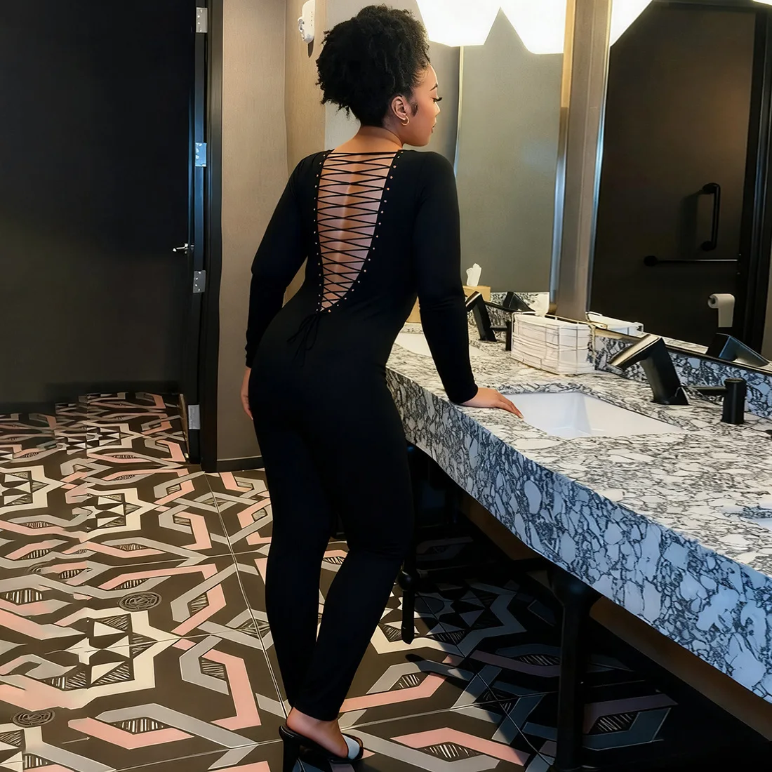 Women Sexy Grommet Lace Up Backless Skinny Jumpsuits U Neck Long Sleeve Peach Hips Slim Casual Streetwear Overalls Clubwear
Women Sexy Grommet Lace Up Backless Skinny Jumpsuits U Neck Long Sleeve Peach Hips Slim Casual Streetwear Overalls Clubwear