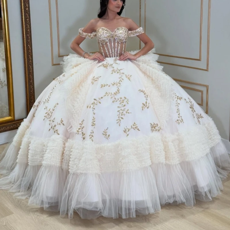 White Quinceanera Dresses Off Shoulder Ball Gown Sweet 16 Dress Gold Applique Beads Tiered Tull Birthday Party Vestidos 15 De
White Quinceanera Dresses Off Shoulder Ball Gown Sweet 16 Dress Gold Applique Beads Tiered Tull Birthday Party Vestidos 15 De