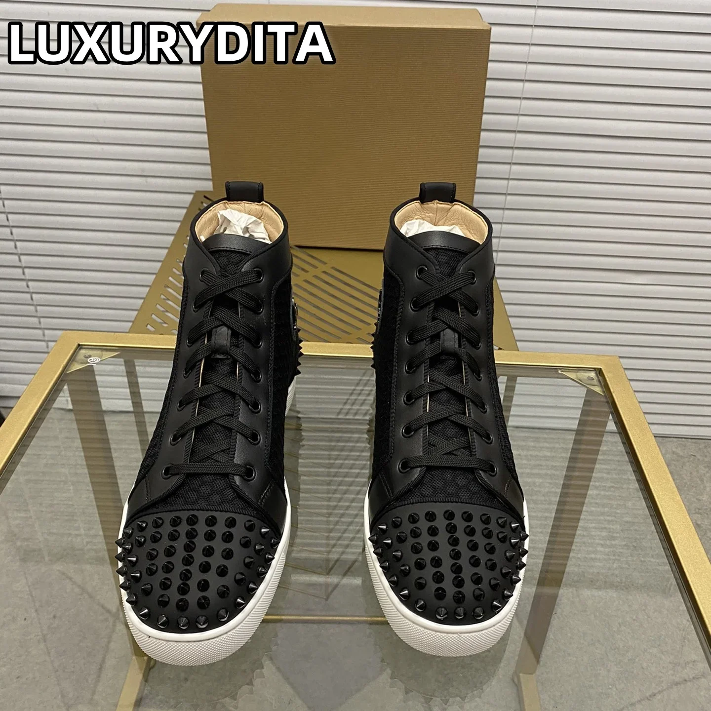 Top Quality Womens Trendy Casual Tennis Shoes Luxury Mens Real Leather Sneakers 35-48 Designr Rivet Red Sole Lovers Shoes M0183
Top Quality Womens Trendy Casual Tennis Shoes Luxury Mens Real Leather Sneakers 35-48 Designr Rivet Red Sole Lovers Shoes M0183