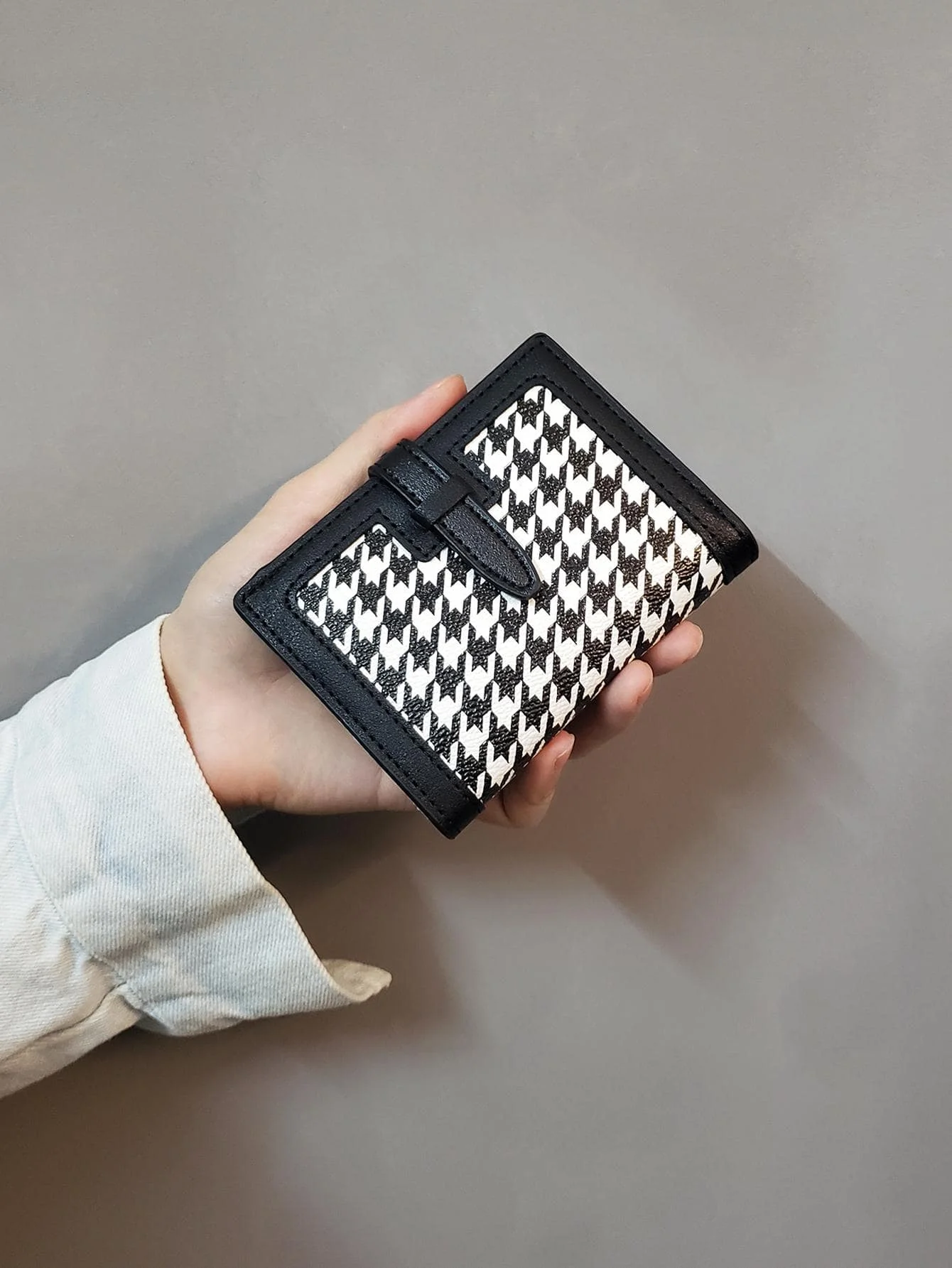 Classic Vintage Wallet Women's Short Clip Id/Credit Card Holder Zipper Coin Houndstooth/Leopard Pattern Gifts For Teachers For Women Wallet Purse Wallet Small Wallet
Classic Vintage Wallet Women's Short Clip Id/Credit Card Holder Zipper Coin Houndstooth/Leopard Pattern Gifts For Teachers For Women Wallet Purse Wallet Small Wallet
