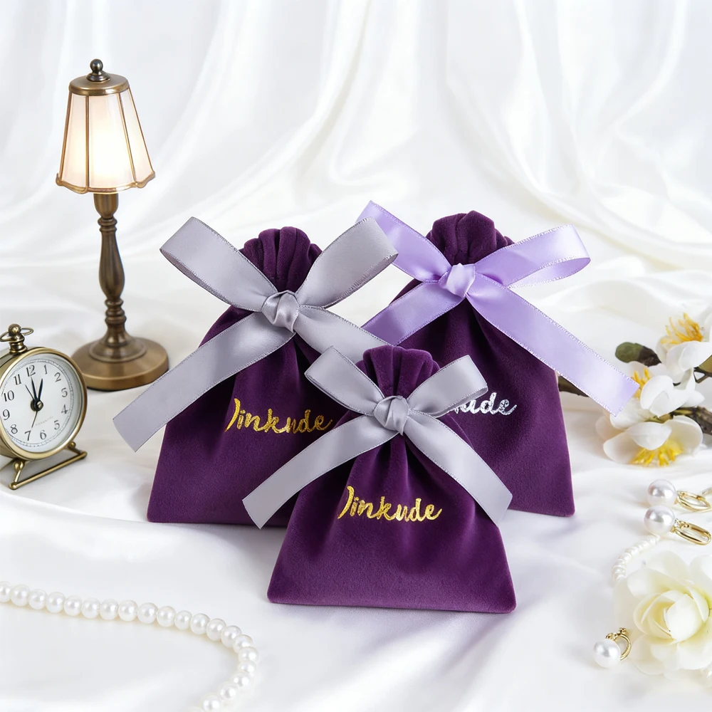 Бархатная сумка для хранения помады и макияжа с логотипом на заказ, сумки на шнурке с лентой, мини-ключи, ювелирные изделия, косметический дорожный свадебный органайзер, сумка
Бархатная сумка для хранения помады и макияжа с логотипом на заказ, сумки на шнурке с лентой, мини-ключи, ювелирные изделия, косметический дорожный свадебный органайзер, сумка