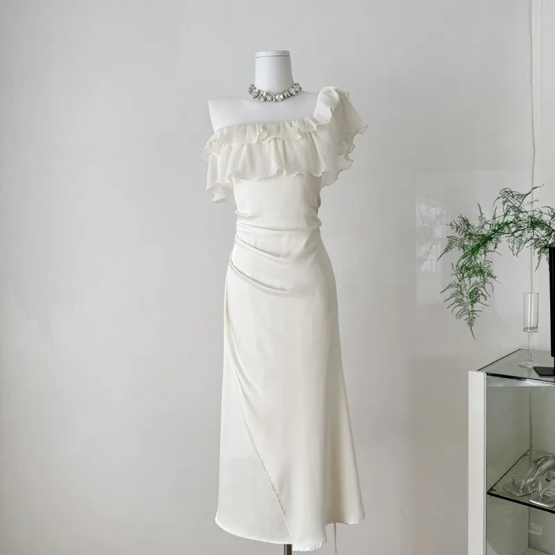 A French White One-shoulder Ruffled Dress for Children To Wear Summer Long Elegant Dress with Waist and Buttocks and Fishtail
A French White One-shoulder Ruffled Dress for Children To Wear Summer Long Elegant Dress with Waist and Buttocks and Fishtail