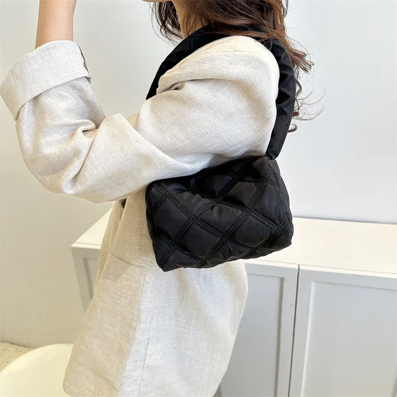 Solid Color Pleated Single Shoulder Underarm Bag Summer New Trend Popular Casual Shoulder Bag Cloth Women's Shoulder Bag
Solid Color Pleated Single Shoulder Underarm Bag Summer New Trend Popular Casual Shoulder Bag Cloth Women's Shoulder Bag