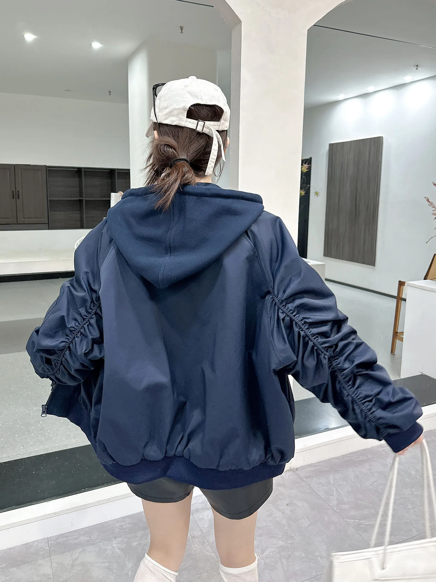 American Sle Baseball Jaet Women's Casual Hooded Coat Fake Two-Piece High-End Jaet Long Sve Zipper Closure Warmth
American Sle Baseball Jaet Women's Casual Hooded Coat Fake Two-Piece High-End Jaet Long Sve Zipper Closure Warmth